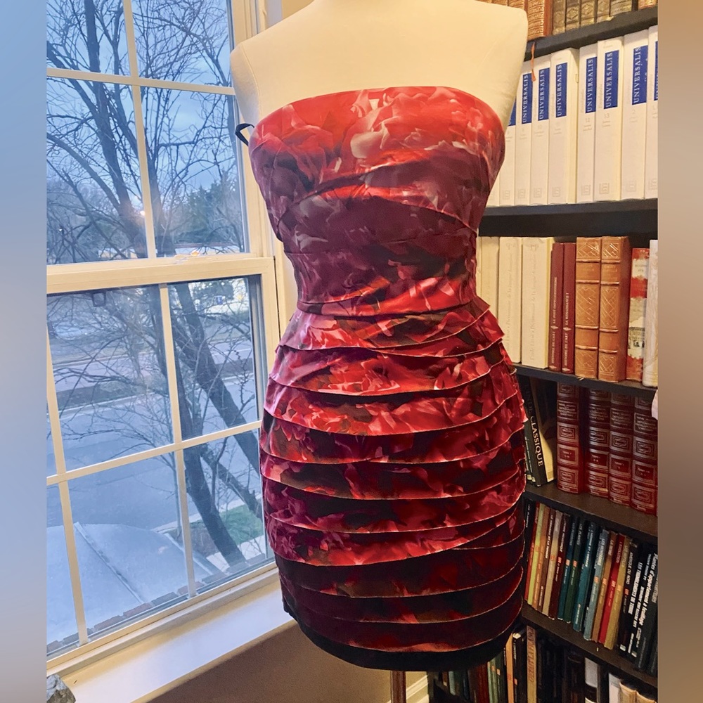 Bebe flower print cocktail dress XS brand new red